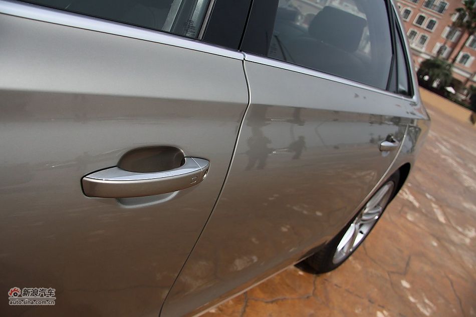 新浪汽车体验试驾奥迪A8L W12-其他细节