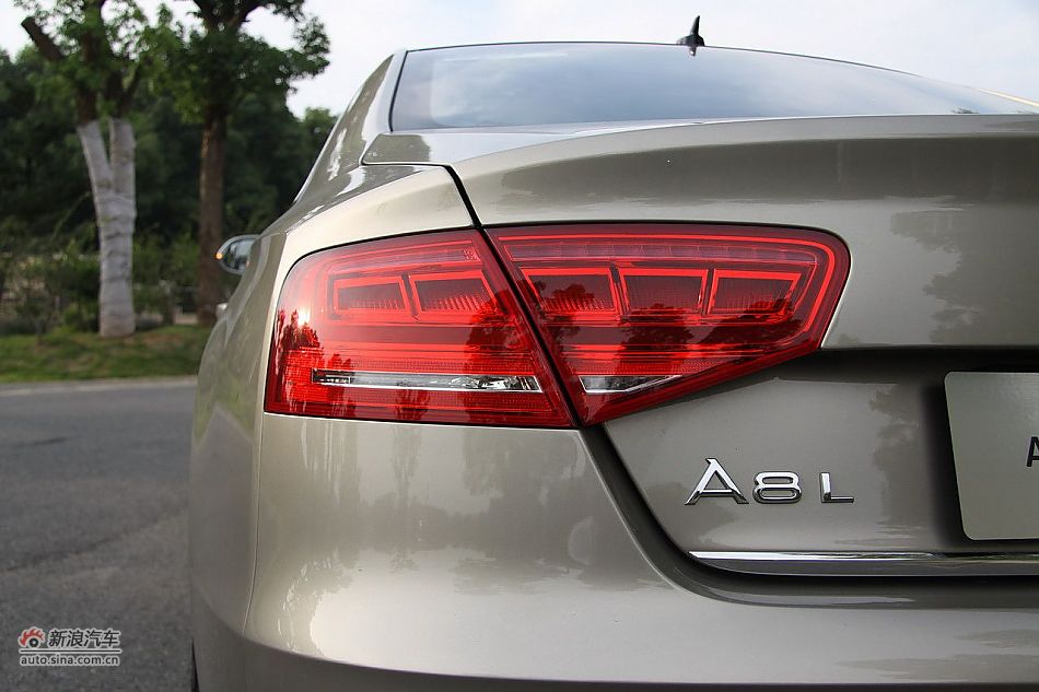 新浪汽车体验试驾奥迪A8L W12-其他细节
