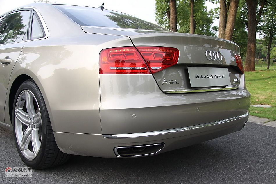 新浪汽车体验试驾奥迪A8L W12-其他细节