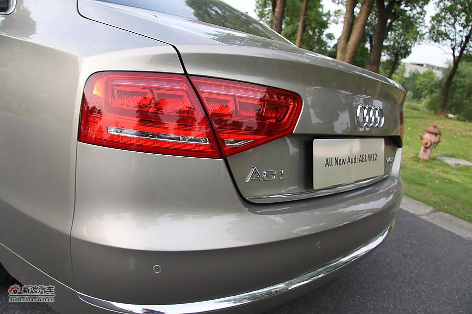 新浪汽车体验试驾奥迪A8L W12-其他细节