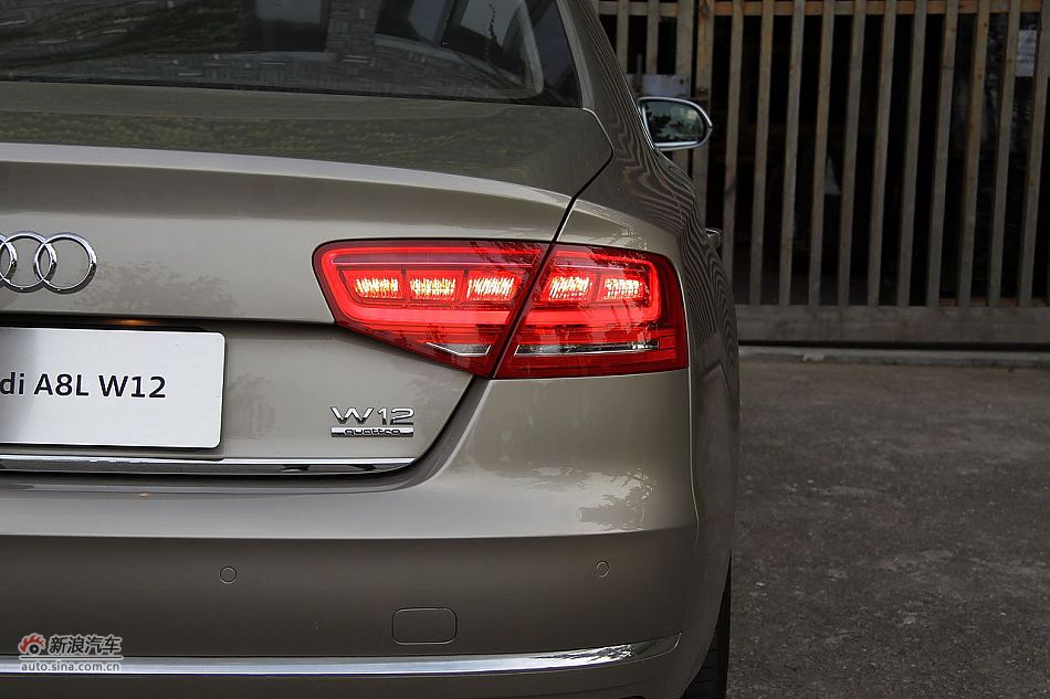 新浪汽车体验试驾奥迪A8L W12-其他细节