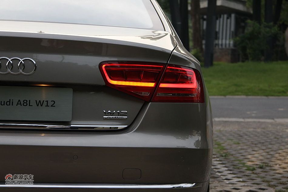 新浪汽车体验试驾奥迪A8L W12-其他细节