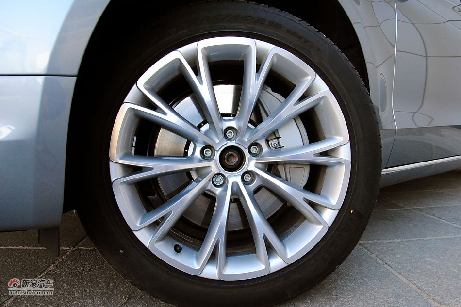 2011款奥迪A8L到店高清实拍