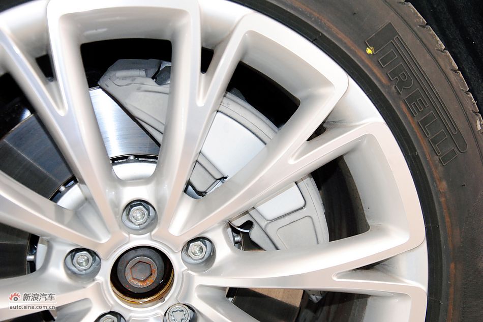 2011款奥迪A8L到店高清实拍