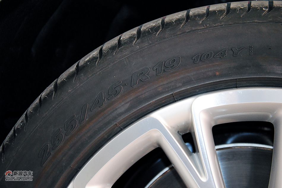 2011款奥迪A8L到店高清实拍