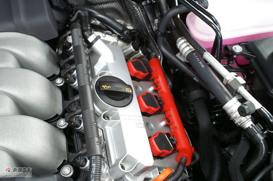 发动机、后备箱及悬挂