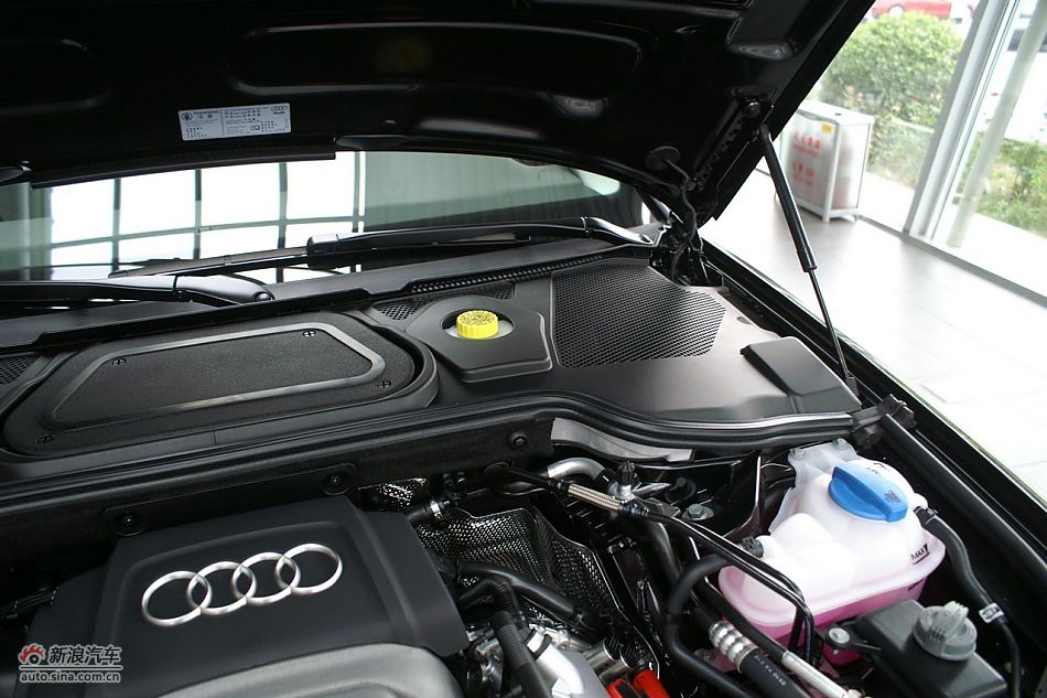 发动机、后备箱及悬挂