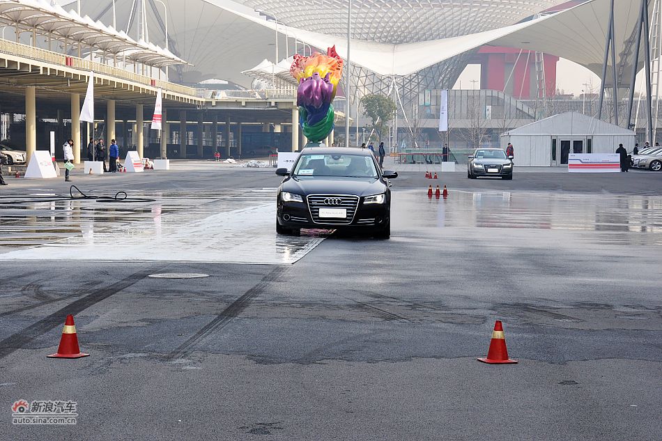 全新奥迪A8L试车