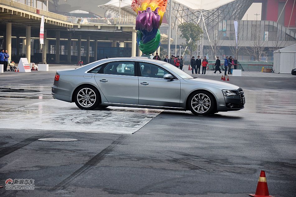 全新奥迪A8L试车