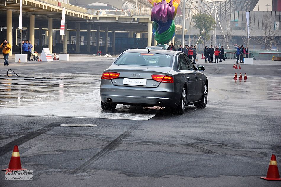 全新奥迪A8L试车