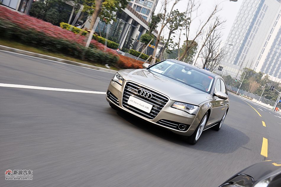 全新奥迪A8L试车