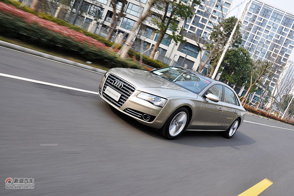 全新奥迪A8L试车