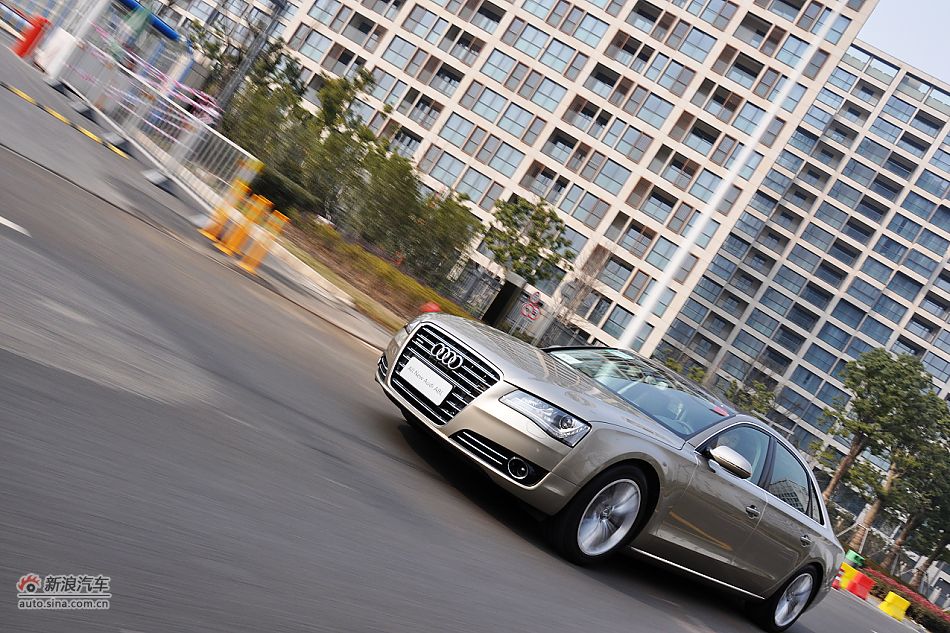 全新奥迪A8L试车