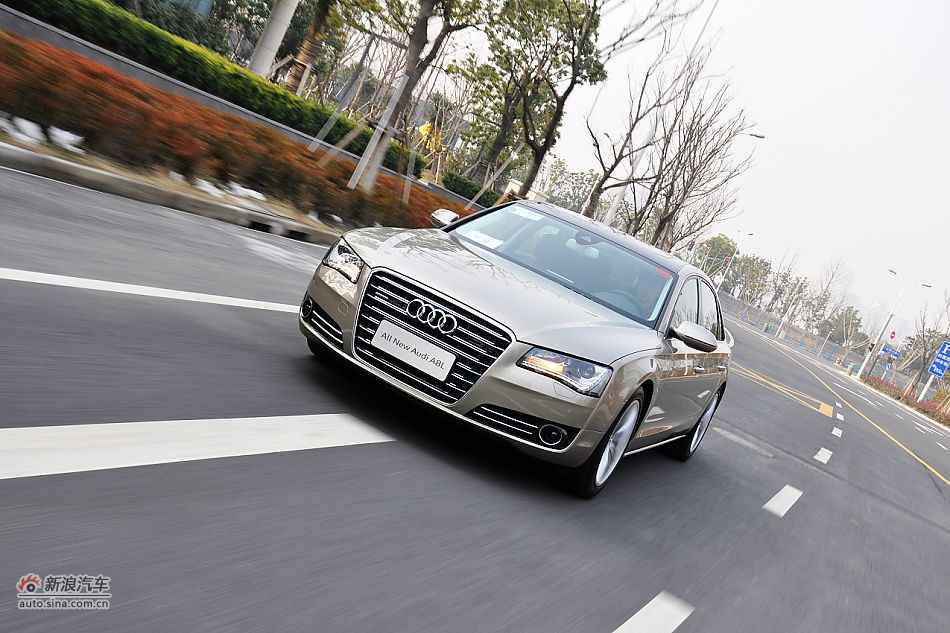 全新奥迪A8L试车