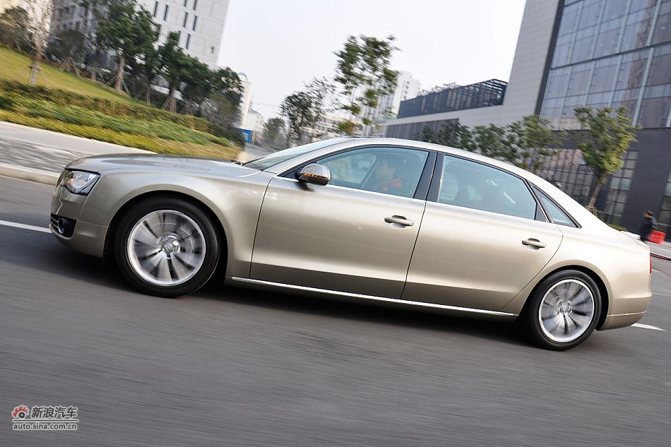 全新奥迪A8L试车