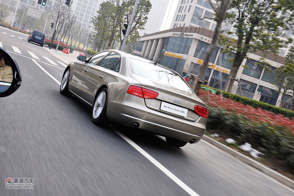 全新奥迪A8L试车