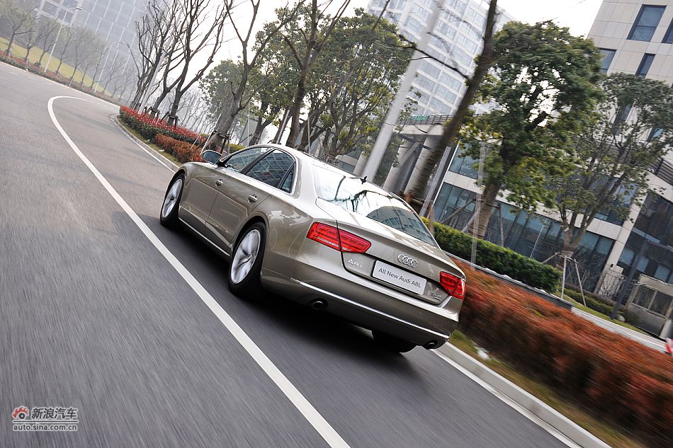 全新奥迪A8L试车