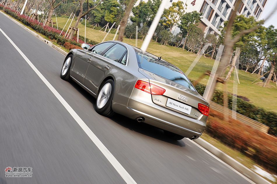 全新奥迪A8L试车