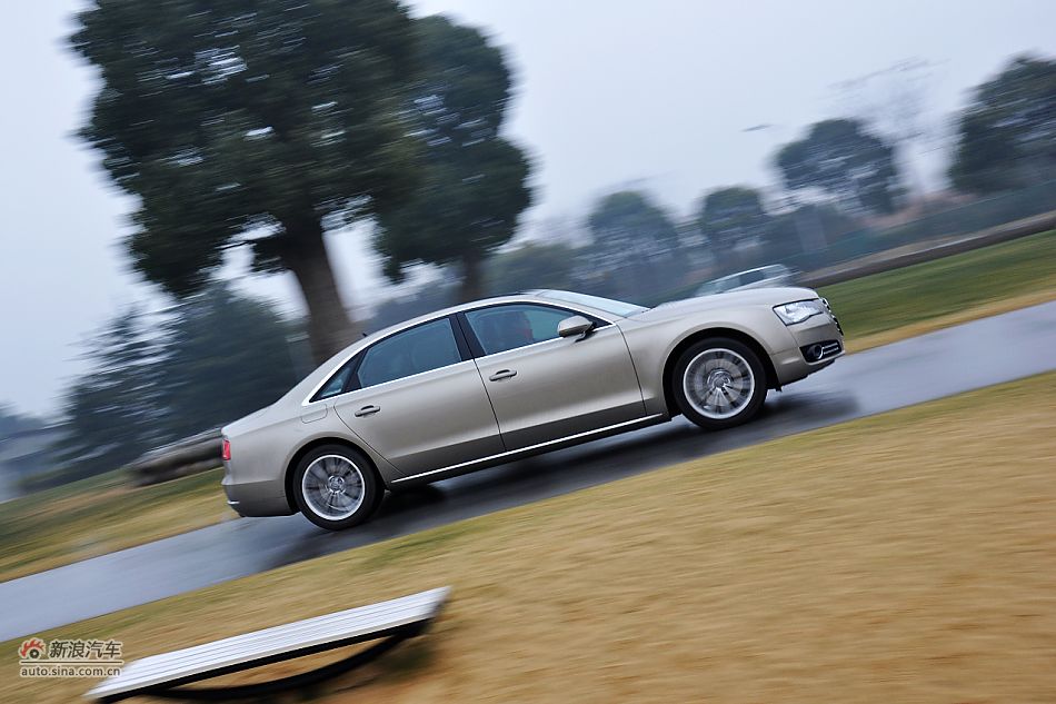 全新奥迪A8L试车