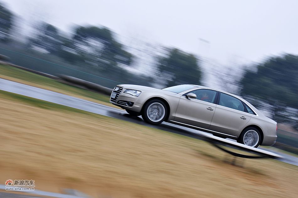 全新奥迪A8L试车