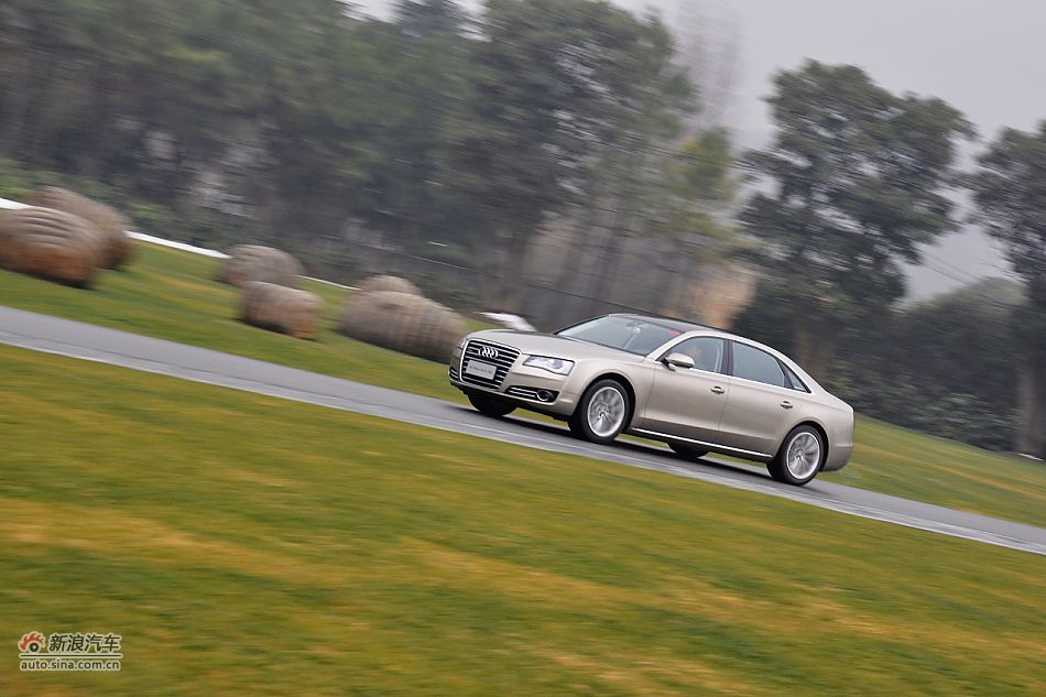 全新奥迪A8L试车