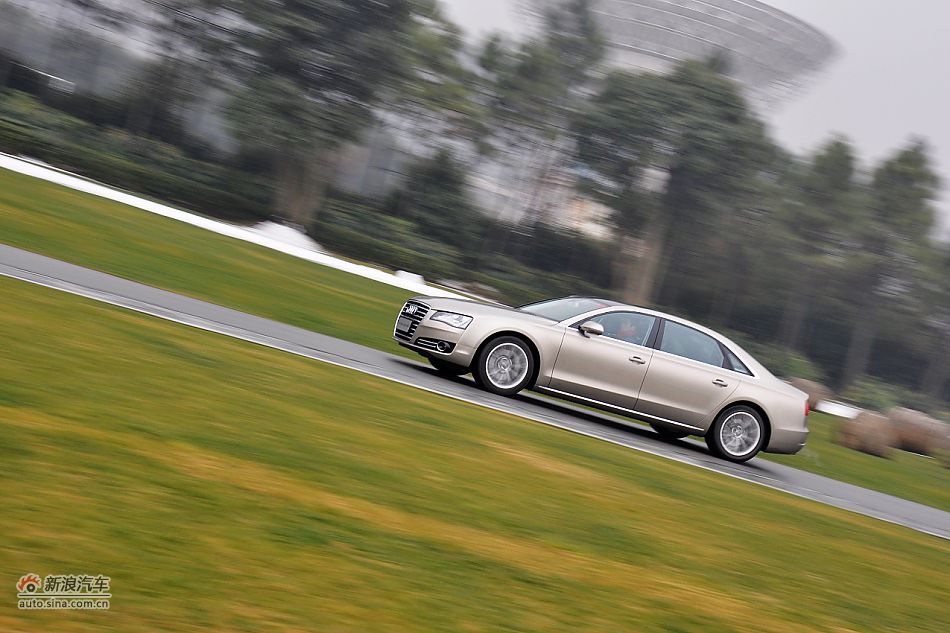 全新奥迪A8L试车