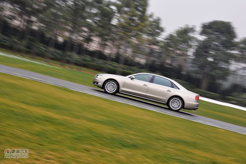 全新奥迪A8L试车