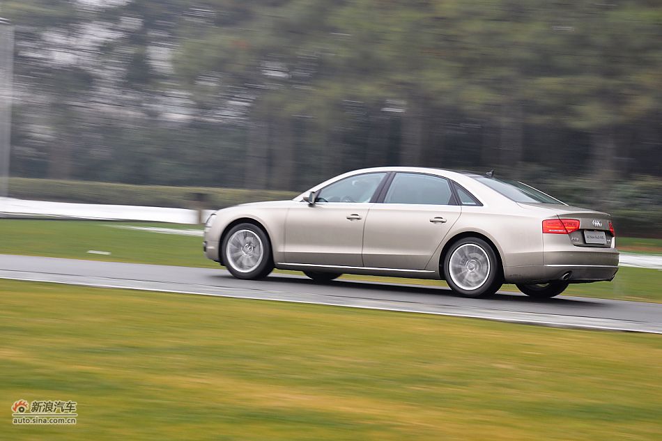 全新奥迪A8L试车