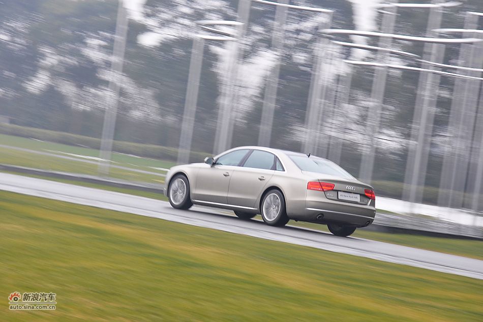 全新奥迪A8L试车
