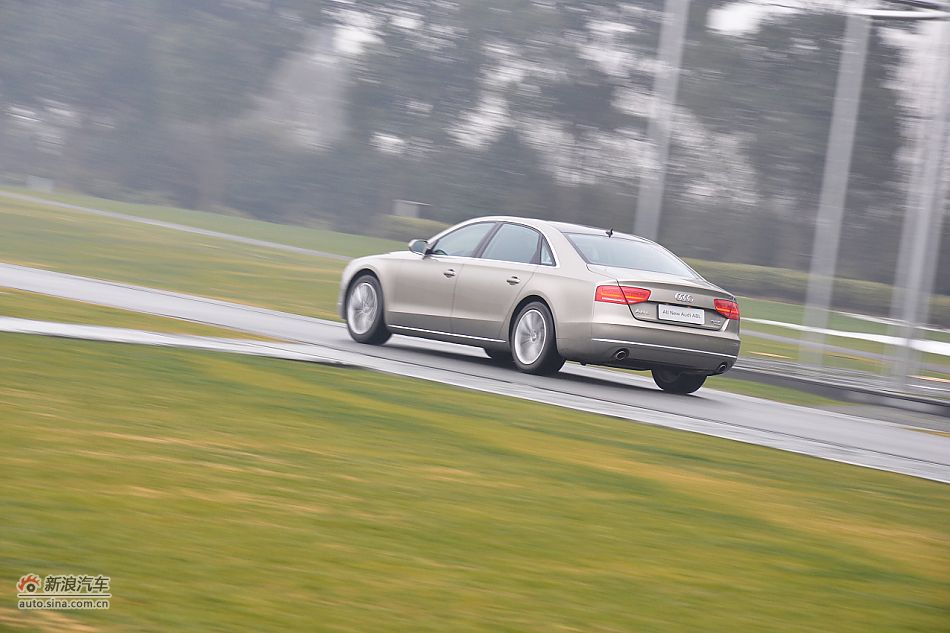 全新奥迪A8L试车