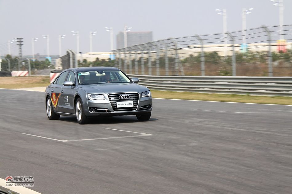 奥迪A8L动态