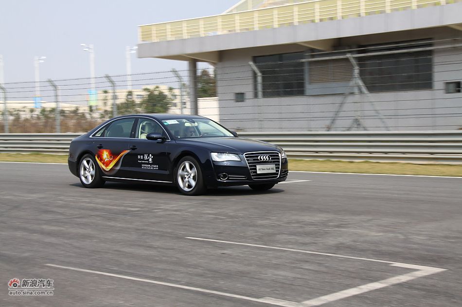 奥迪A8L动态