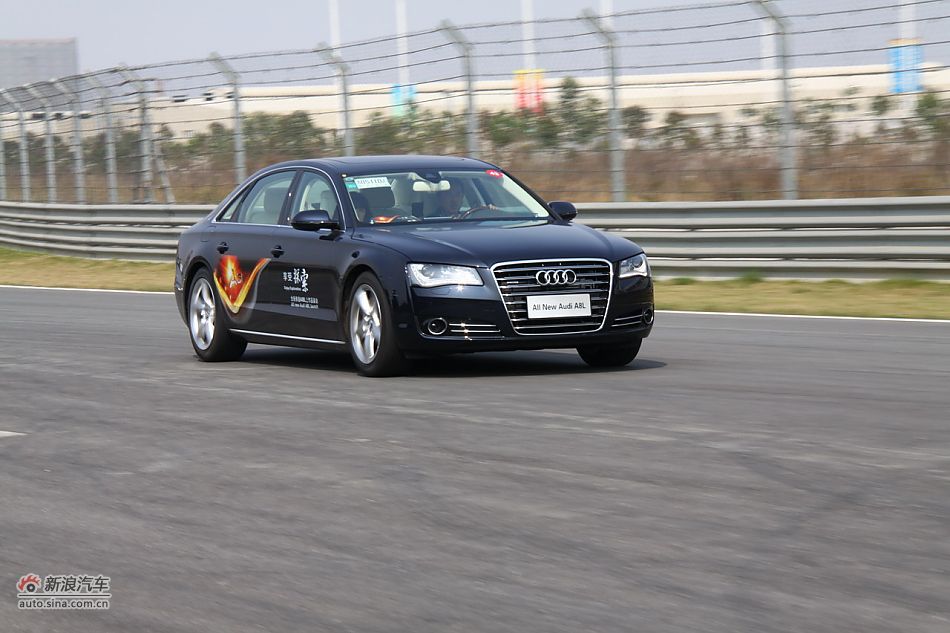 奥迪A8L动态