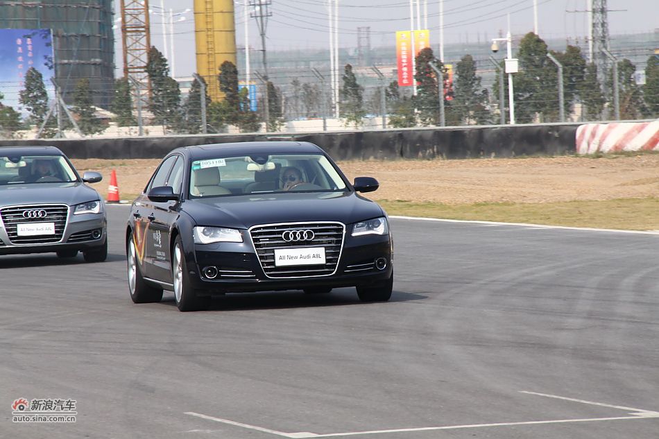 奥迪A8L动态