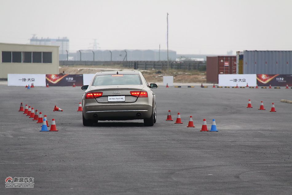 奥迪A8L动态