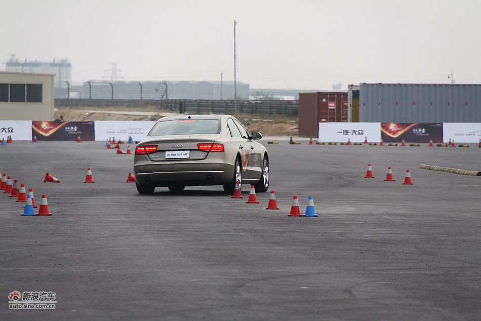奥迪A8L动态