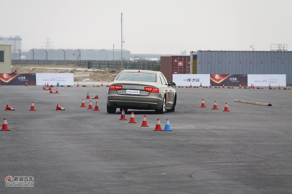 奥迪A8L动态