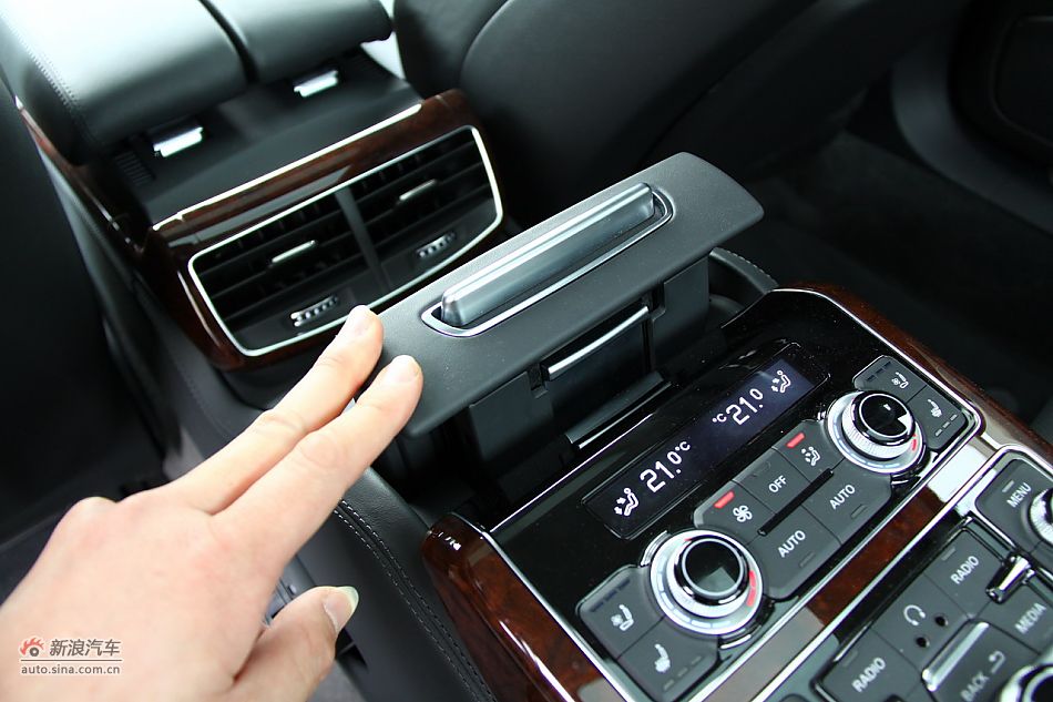 2011款A8L内饰