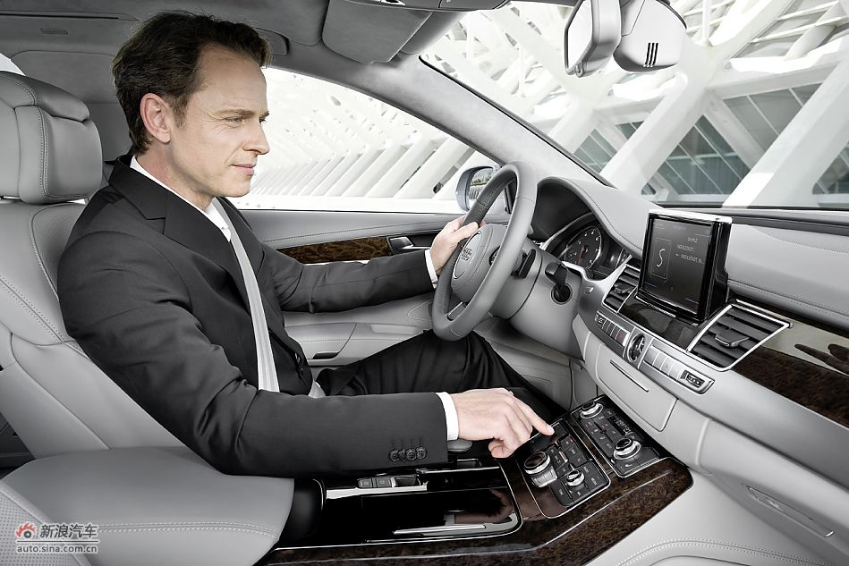2011款奥迪A8L W12官方图