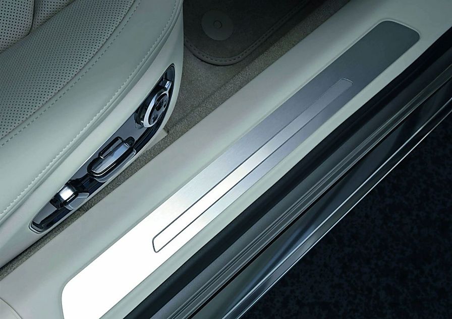 2011款奥迪A8内饰图片