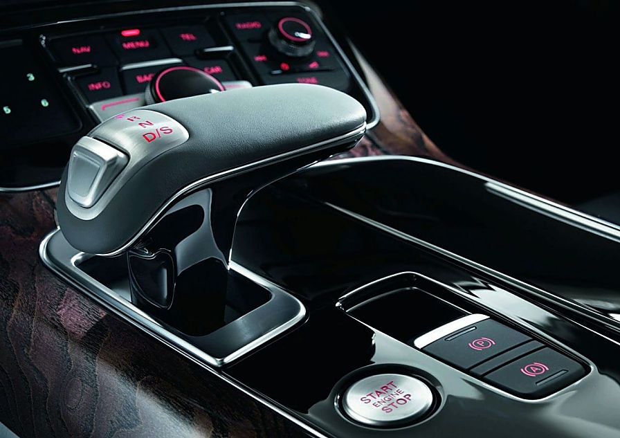 2011款奥迪A8内饰图片