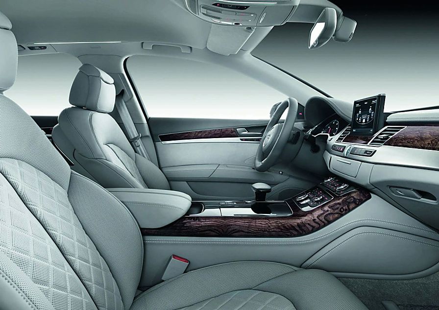 2011款奥迪A8内饰图片