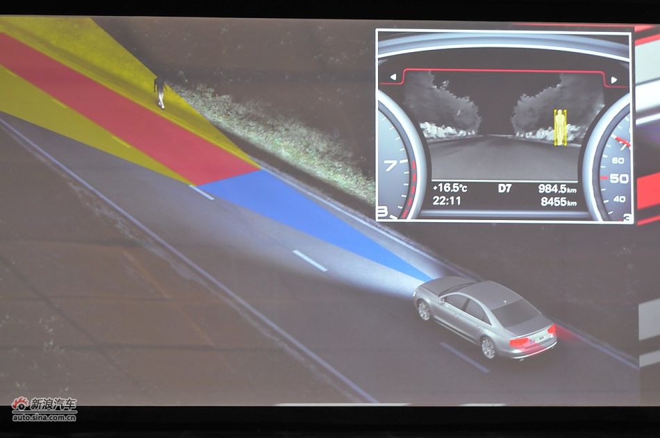 现场介绍A8L W12设计及科技