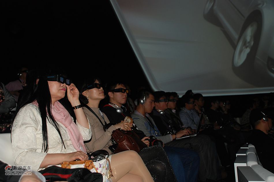 全新奥迪A8L上市实拍-现场观众