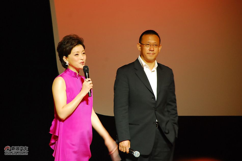 全新奥迪A8L上市实拍-主持人杨澜和姜文