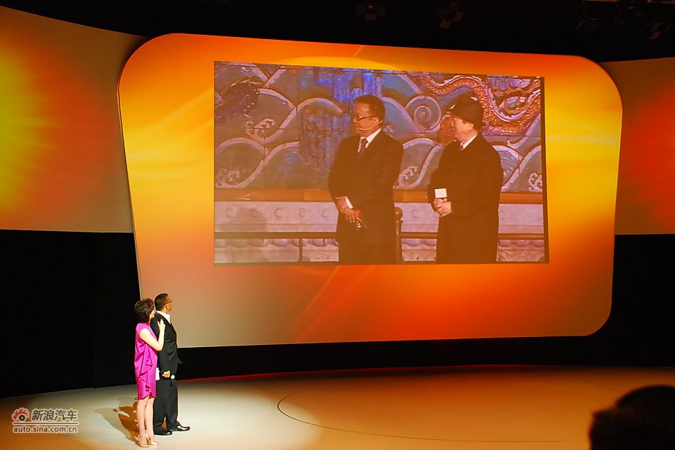 全新奥迪A8L上市实拍-主持人杨澜和姜文