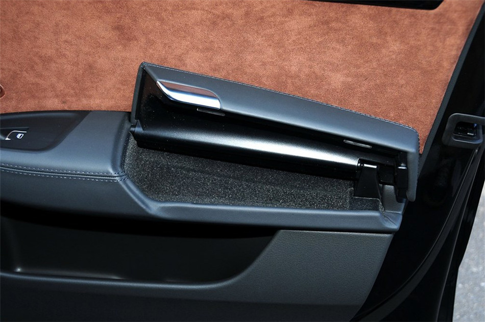 2013款 3.0T AT 45 TFSI quattro舒适型 座椅空间