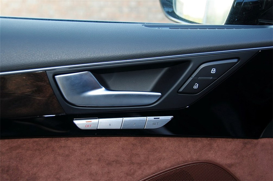 2013款 3.0T AT 45 TFSI quattro舒适型 座椅空间