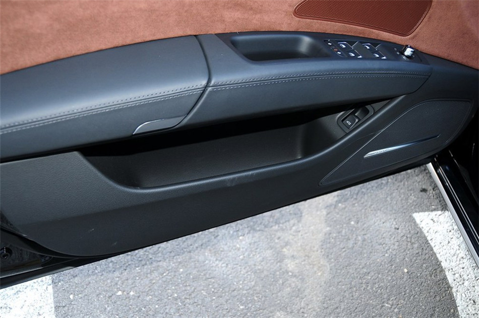 2013款 3.0T AT 45 TFSI quattro舒适型 座椅空间