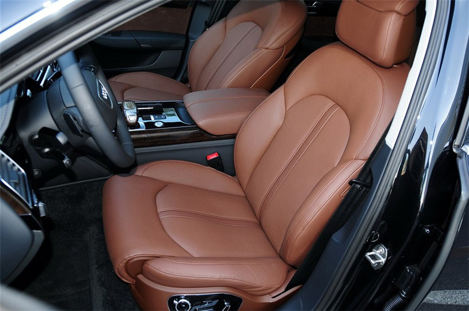 2013款 3.0T AT 45 TFSI quattro舒适型 座椅空间